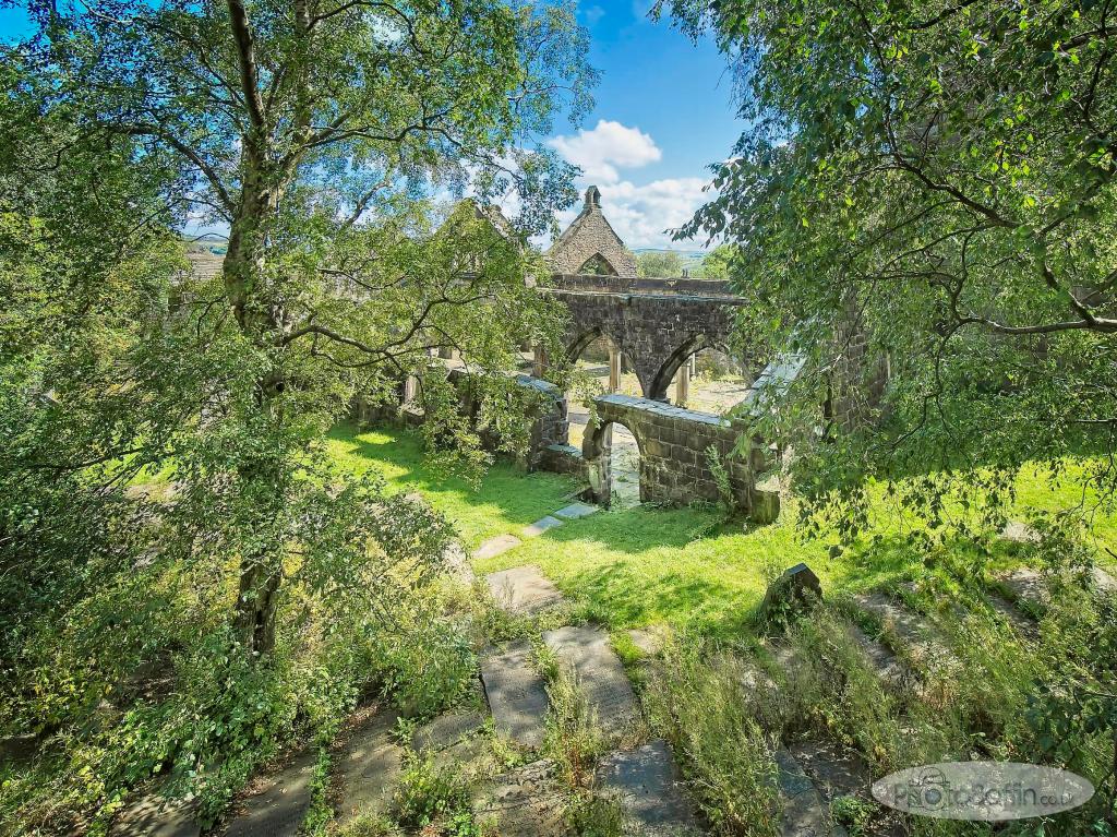 St Thomas’s from Weavers&nbsp;Square